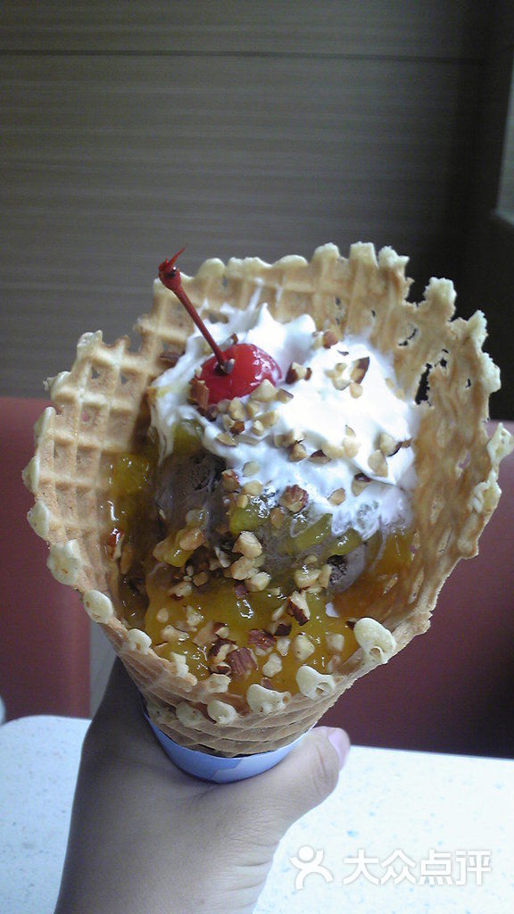 芭丝罗缤冰激凌br草莓夏洛特冰淇淋蛋糕图片-北京冰淇淋-大众点评网