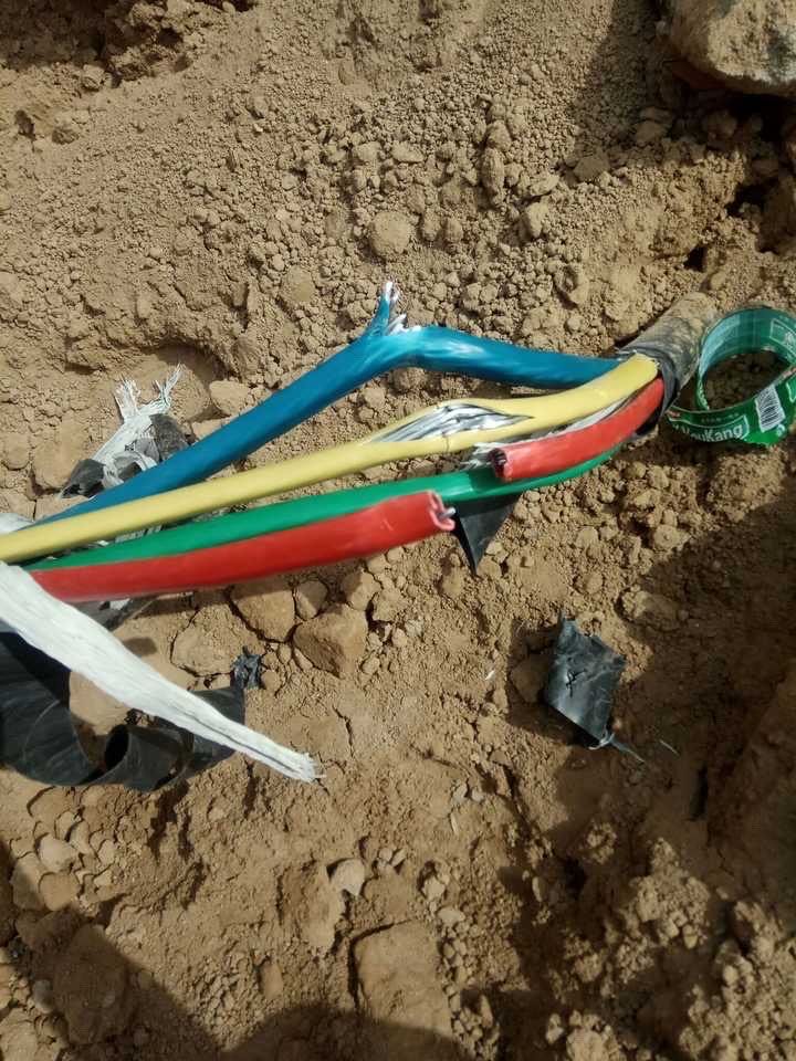 笔记本网络电缆被拔出，笔记本wifi功能消失了