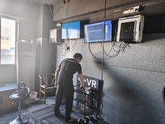 -VR 间客漫·PS电玩·虚拟现实包间游戏电竞(街道口店)