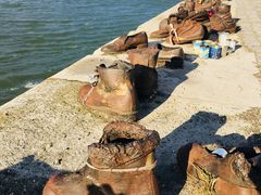 -多瑙河畔鞋履雕塑