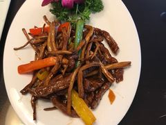 茶树菇炒安格斯牛肉粒-利顺德大饭店·水岸中餐厅(小白楼店)