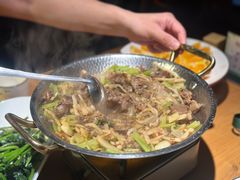 -帅巴人舅母子腊蹄民俗村
