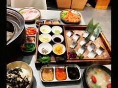 -围炉肉舍•炭烤活鳗•丹东海鲜烤肉(步行街店)