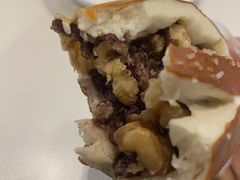 核桃红豆碱水-Dough&Joe团憩(瑞虹天地月亮湾店)