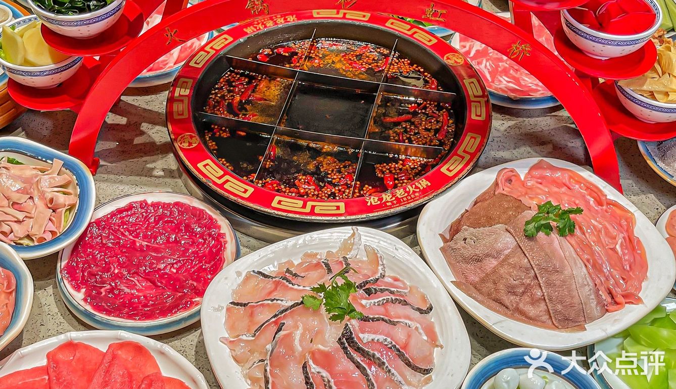 重庆火了18年老火锅‼️58元9个菜，冰淇淋免费… 