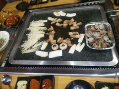 -小黑猪石板烤肉(美食街店)