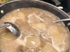 -何妹湿辣牛肉·粤式烧烤砂煲(桂雅路店)