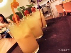芒果特饮-樱花里音乐餐吧·牛扒椰子鸡(东圃店)