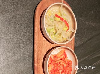 #韩国料理测评服务员态度非常友好,进门就有热情的招呼