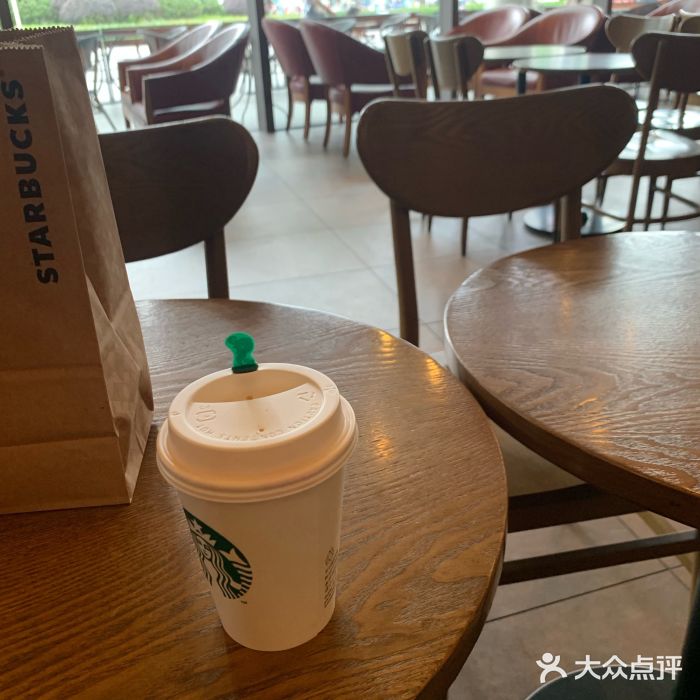 星巴克臻选(成都宽窄巷子店)大堂图片