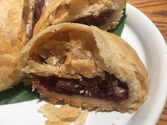 现烤玫瑰鲜花饼-云海肴·汽锅鸡·云南菜(高德置地店)