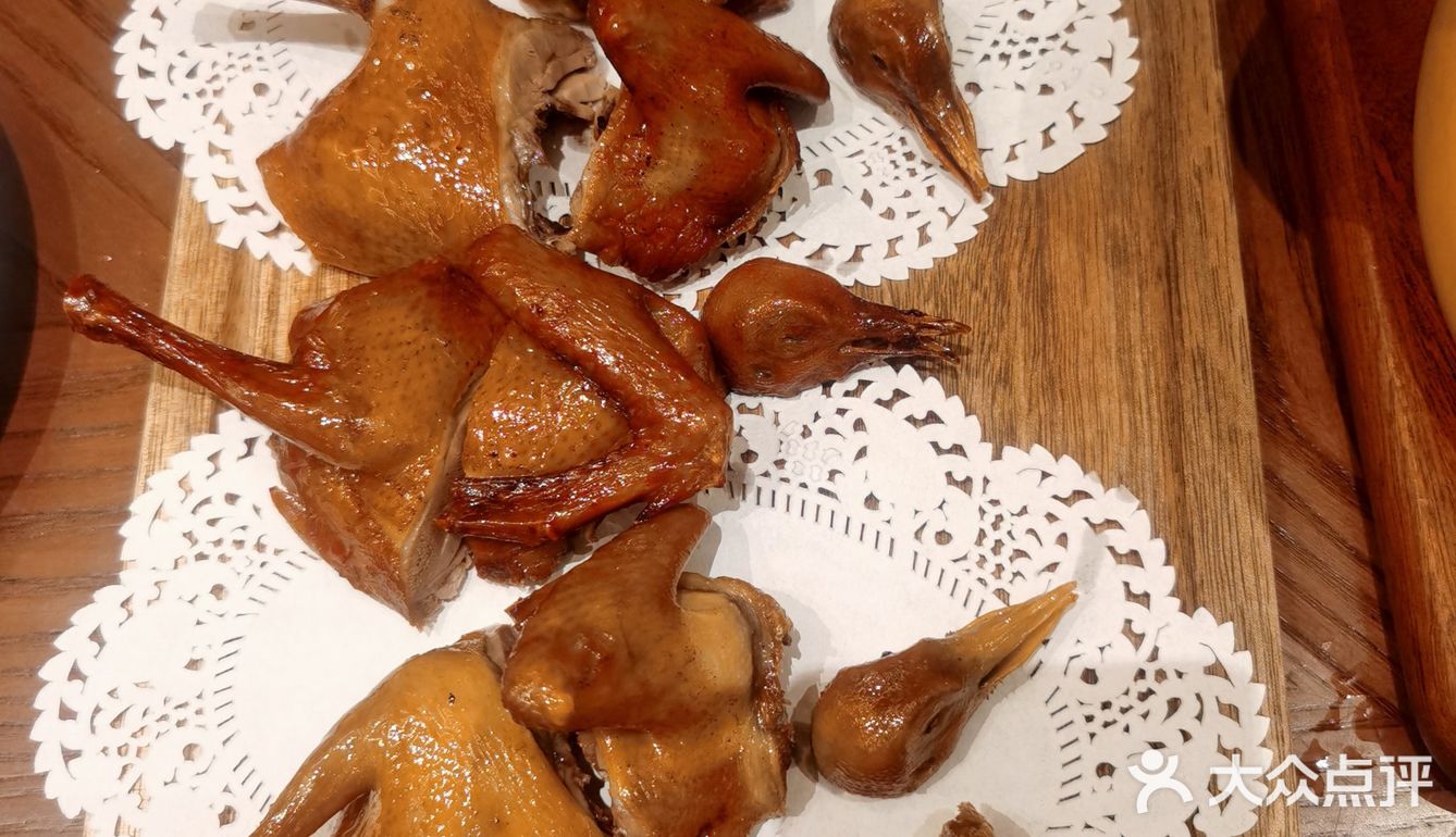 不愧是专门吃烤乳鸽的，没有让人失望
