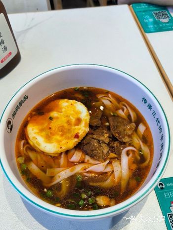 这家牛肉面的味道也太香了吧～