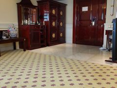 -深圳富苑皇冠假日套房酒店