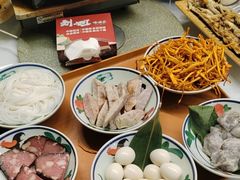 -刘姐啤酒鱼民族演艺餐厅(西街总店)