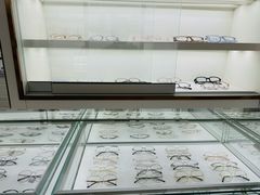 -翰佐蔡司小乐圆·依视路星趣控·暴龙眼镜折扣店