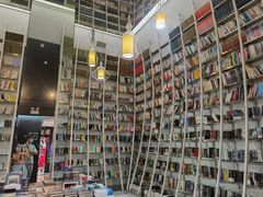 -钟书阁(松江泰晤士小镇店)