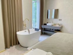 -新蝶变皮肤管理中心