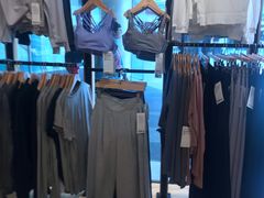 -lululemon(上海浦东IFC店)