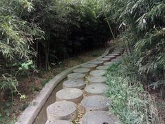 -雪山彩虹谷景区
