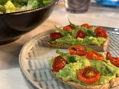 牛油果和樱桃番茄-IL TEATRO 精品意大利餐厅