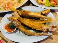 炸沙尖鱼-东海岸人工湖美食村