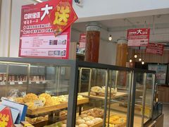 面包甜点陈列柜-顶东面包花园·生日蛋糕(世博店)
