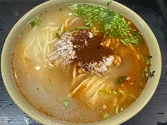 -亮亮面馆(经六路店)