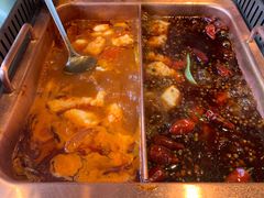 番茄麻辣双拼-老牌坊云南鱼豆花火锅(爱建店)