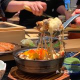 两个人吃了寿司和一个饭加甜品，前菜，人均80左右