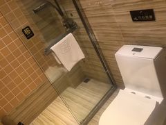 -艺漫酒店(苏州寒山寺狮山路地铁站店)
