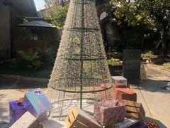 -Chom Cafe and Restaurant