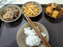 -董哥山城碗碗香(美专校街店)