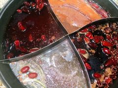 四喜鸳鸯锅-白乐天毛肚火锅馆(解放碑店)