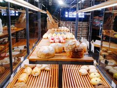 -焙丽拾光(麦凯乐直营店)