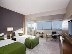 -上海滴水湖皇冠假日酒店