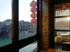 -临江餐馆二楼美食部落