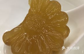 Chrysanthemum Cake