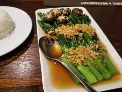 -Chom Cafe and Restaurant