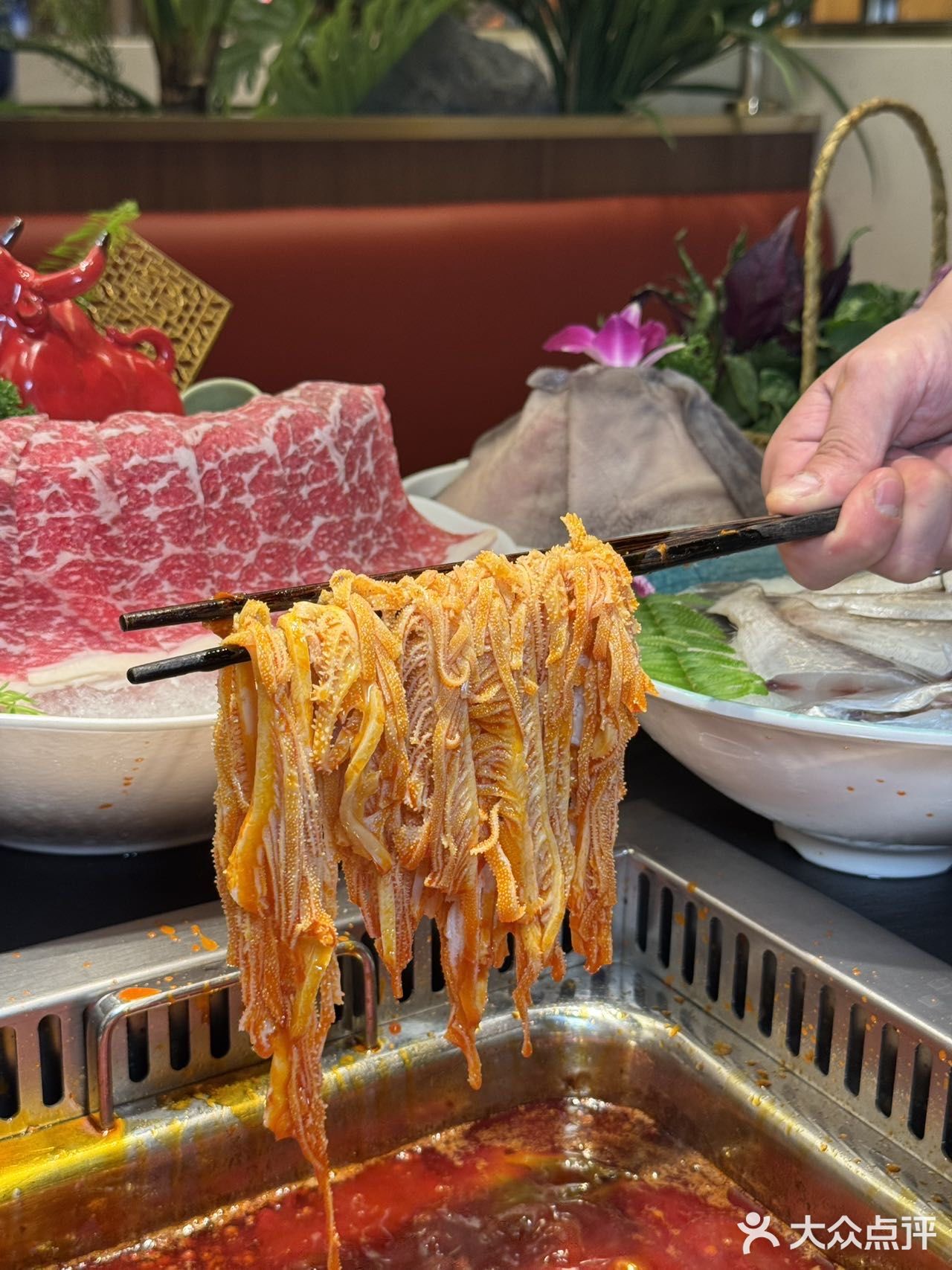 成都12年鲜货火锅扛把子！让我连炫三盘毛肚！