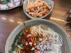 -亮亮面馆(经六路店)