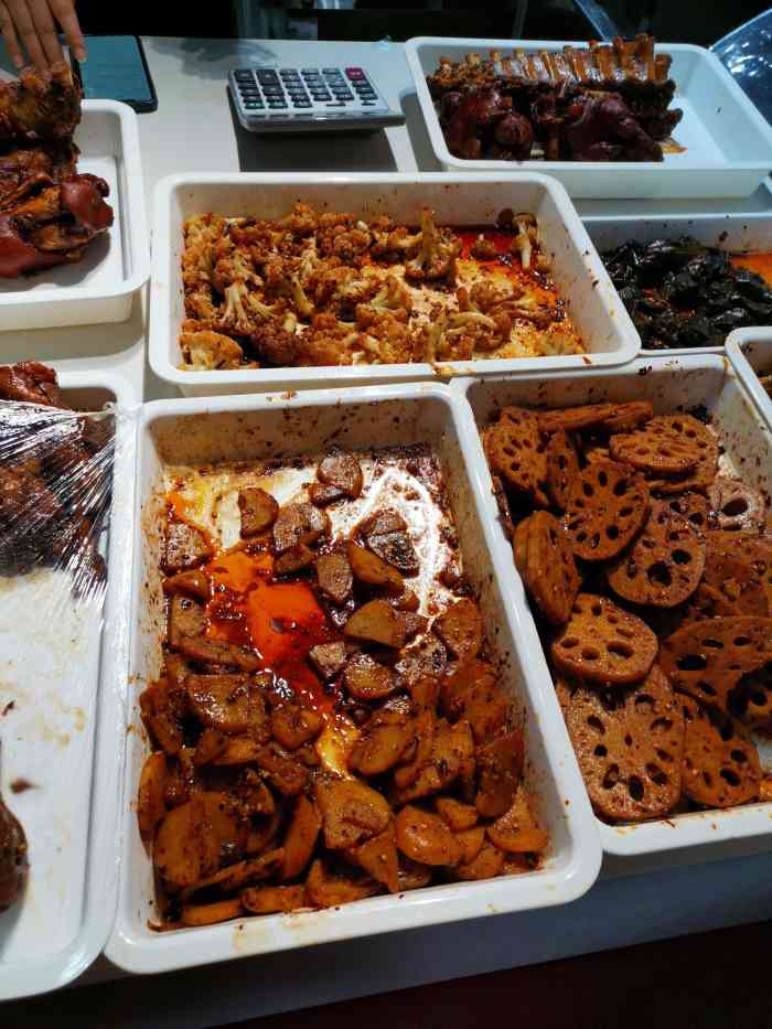 胡太太重庆卤味鸭脖-"秒杀的鸭锁骨卷,价格可是相当合适,去的时.