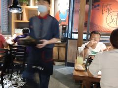 大堂-辣尚瘾·烤鱼·新川菜(交大直营店)