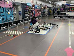 -迪卡侬(西华店)