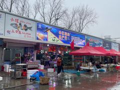 -上海龙吴水胜海发市场