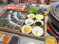 -围炉肉舍•炭烤活鳗•丹东海鲜烤肉(步行街店)