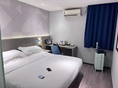 -柏曼酒店(广州长隆旅游度假区汉溪长隆地铁站店)