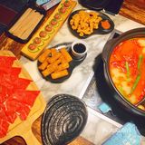 边涮肉边喝汤的火锅店
