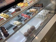 面包甜点陈列柜-红房子西点(南京东路店)