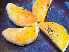 现烤鲜花饼-云海肴·汽锅鸡·云南菜(苏州中心店)